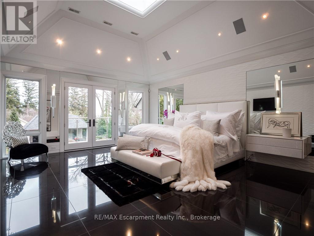 15 Chartwell Road, Oakville, Ontario  L6J 3Z3 - Photo 13 - W12046609