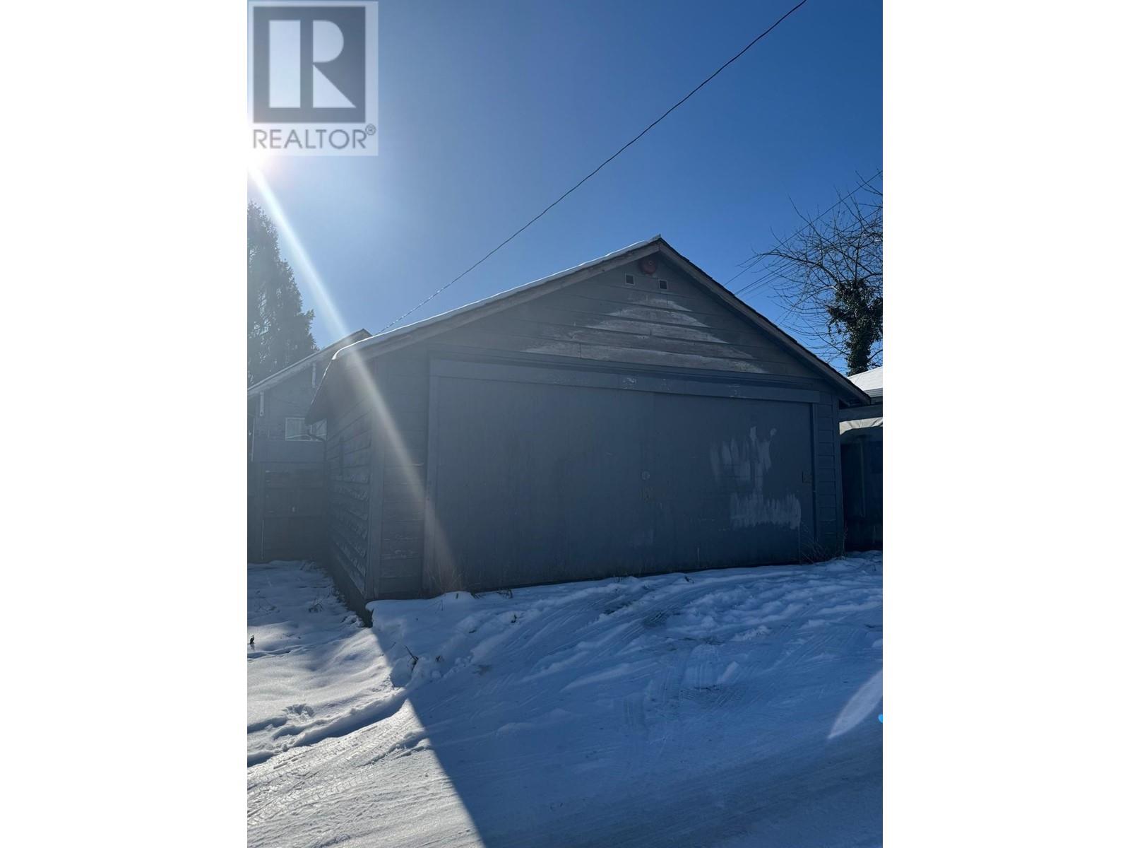 Listing Picture 9 of 17 : 2117 E 54TH AVENUE, Vancouver / 溫哥華 - 魯藝地產 Yvonne Lu Group - MLS Medallion Club Member