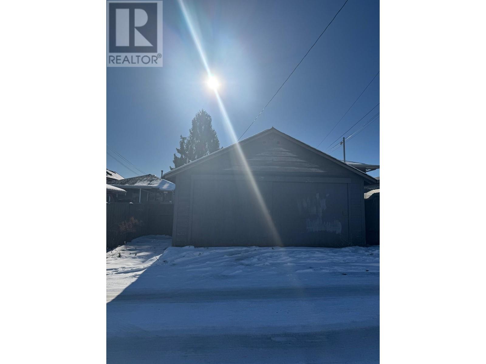 Listing Picture 13 of 17 : 2117 E 54TH AVENUE, Vancouver / 溫哥華 - 魯藝地產 Yvonne Lu Group - MLS Medallion Club Member