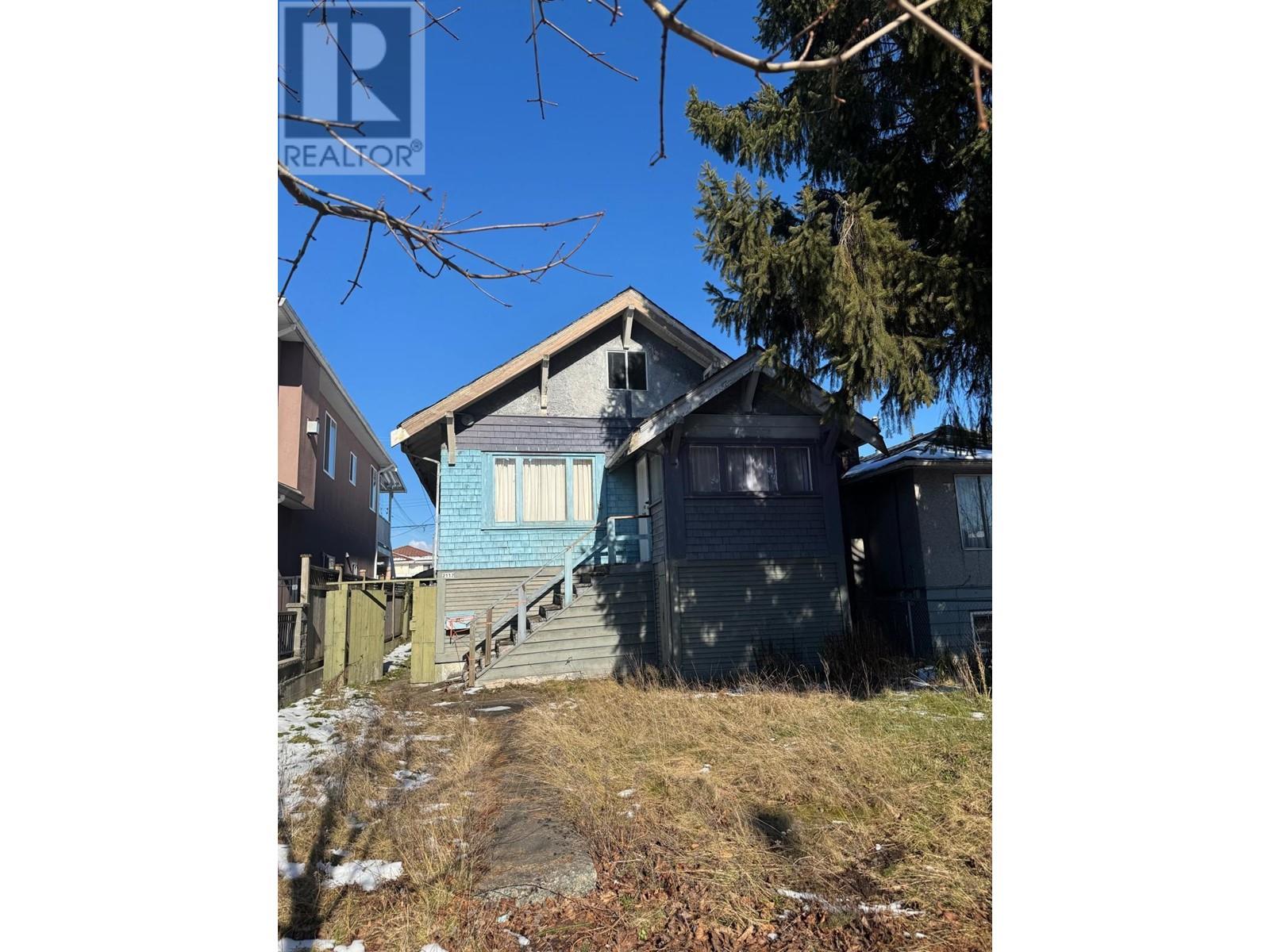 Listing Picture 7 of 17 : 2117 E 54TH AVENUE, Vancouver / 溫哥華 - 魯藝地產 Yvonne Lu Group - MLS Medallion Club Member