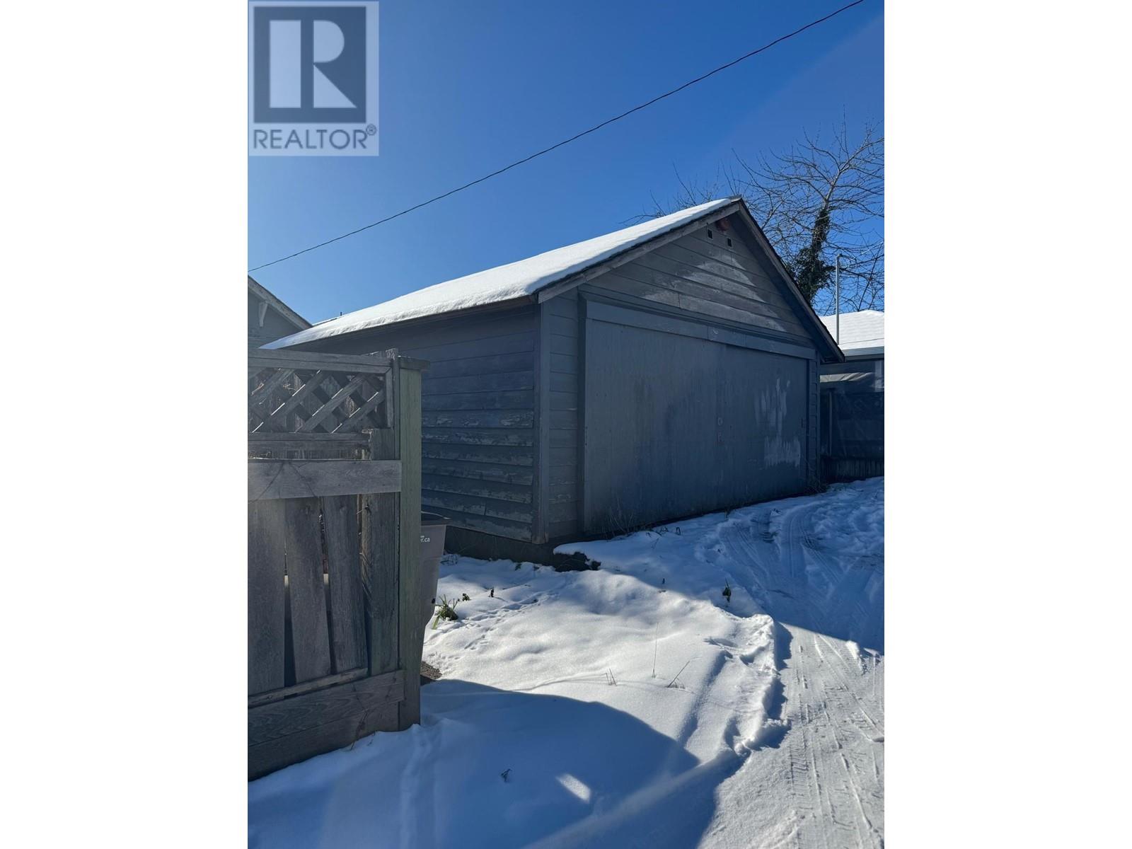 Listing Picture 10 of 17 : 2117 E 54TH AVENUE, Vancouver / 溫哥華 - 魯藝地產 Yvonne Lu Group - MLS Medallion Club Member