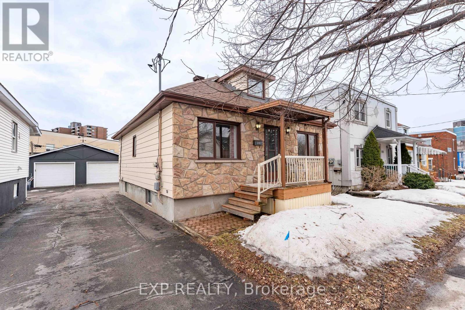 Property at 318 MONTFORT STREET image 2