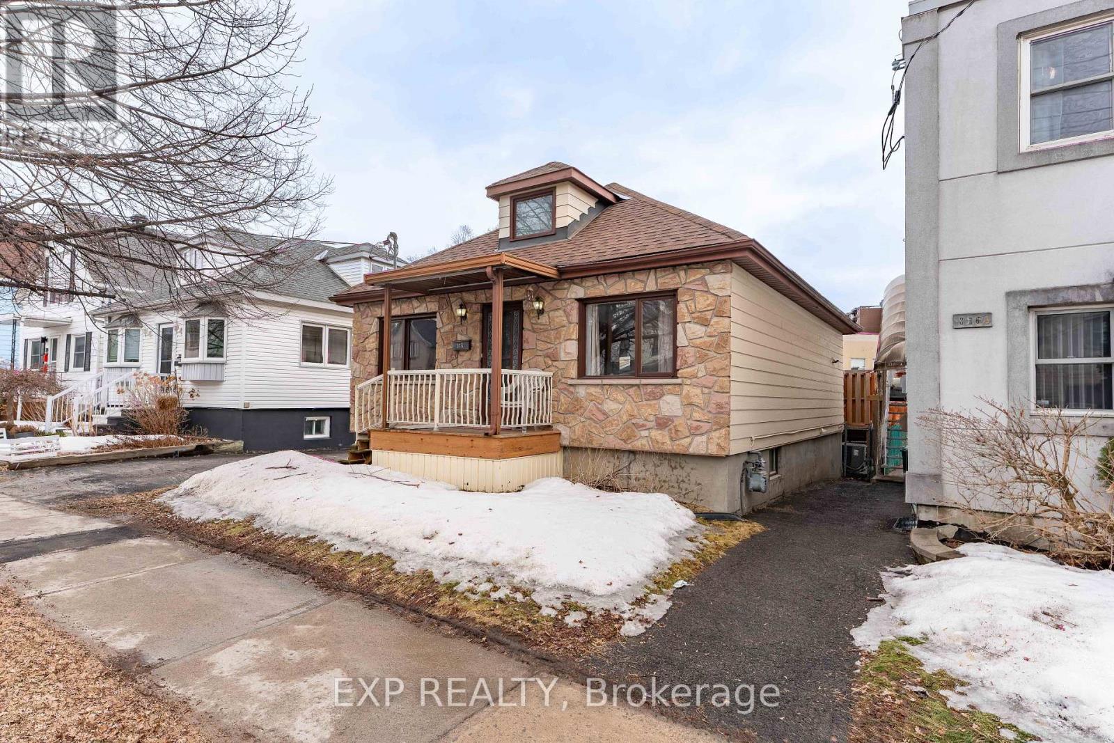 Property at 318 MONTFORT STREET image 3