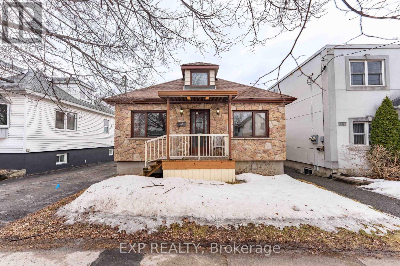 Property at 318 MONTFORT STREET image 4