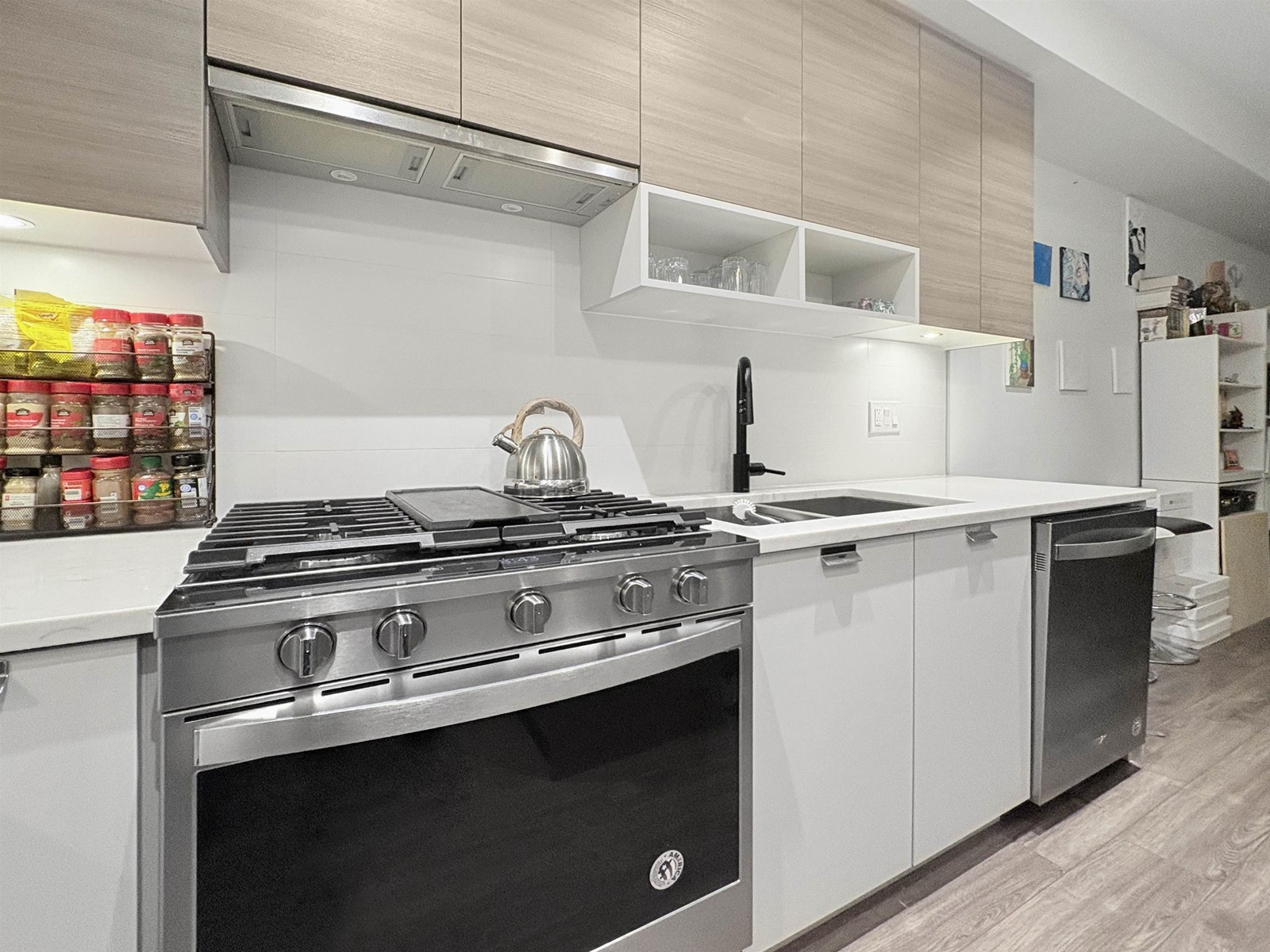 A417 20727 Willoughby Town Centre Drive, Langley, British Columbia  V2Y 3N1 - Photo 4 - R2977885