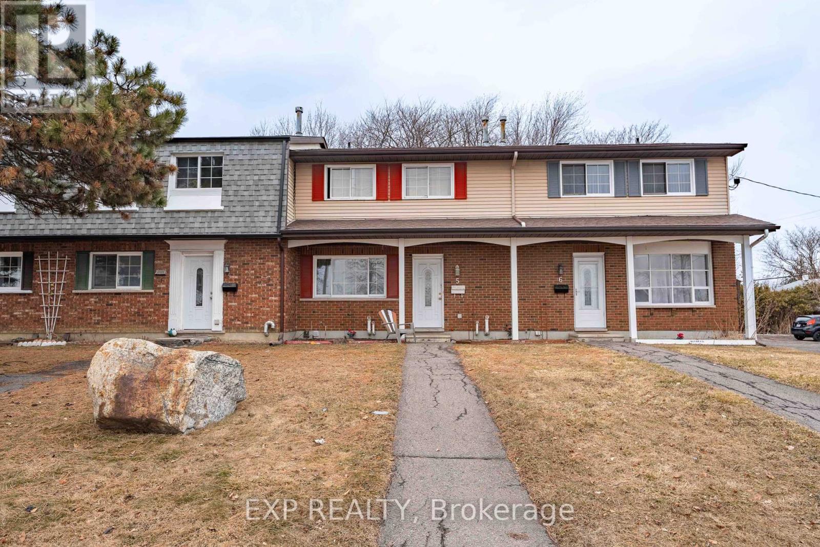 Property at 5 - 1661 HERON ROAD image 1
