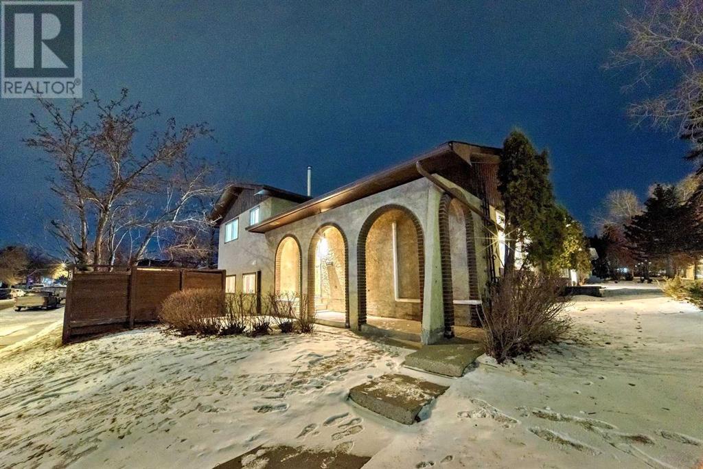 Property at 216 Whiteview Road NE image 2