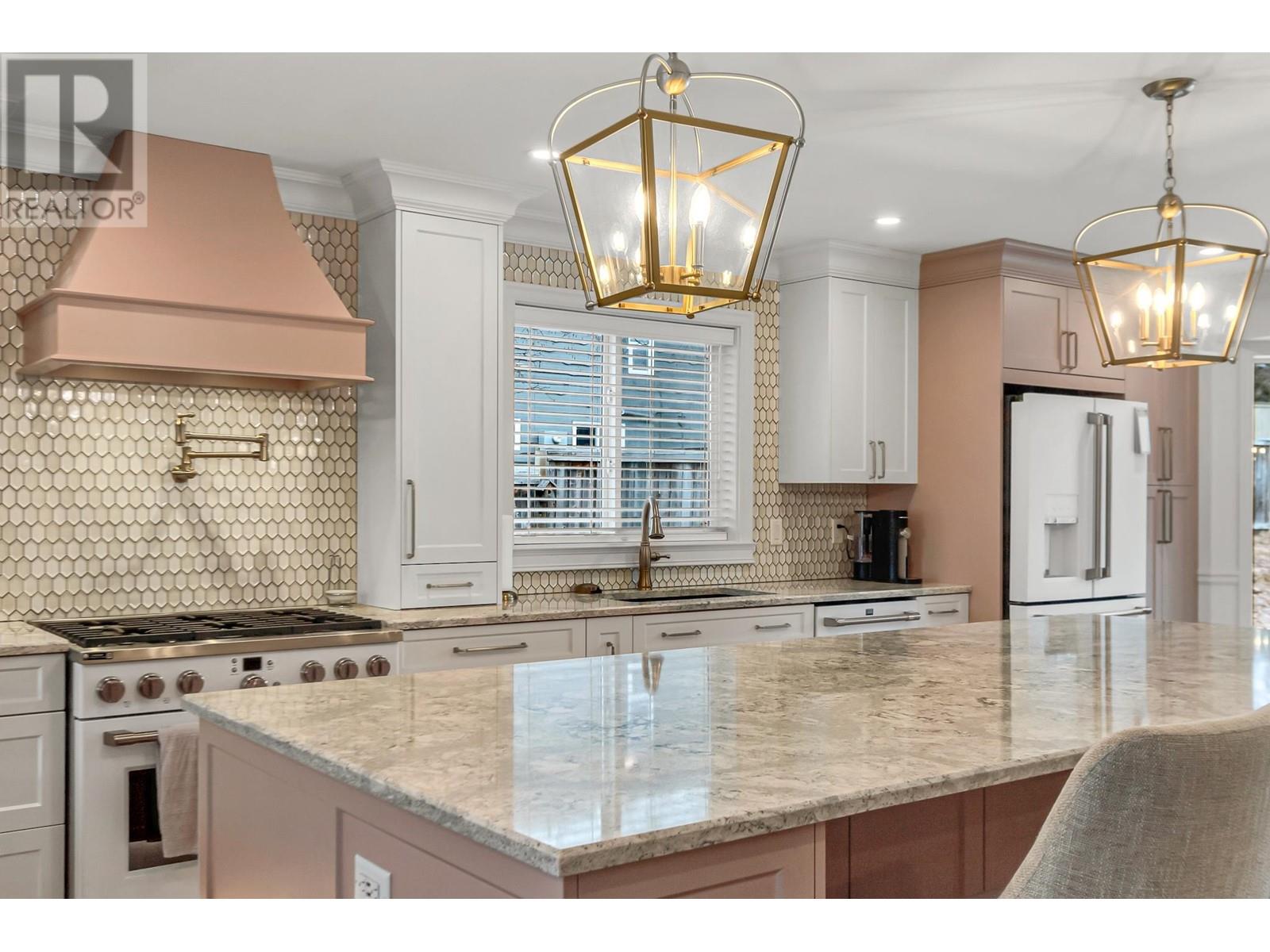 Property at 2883 PARENT ROAD image 4