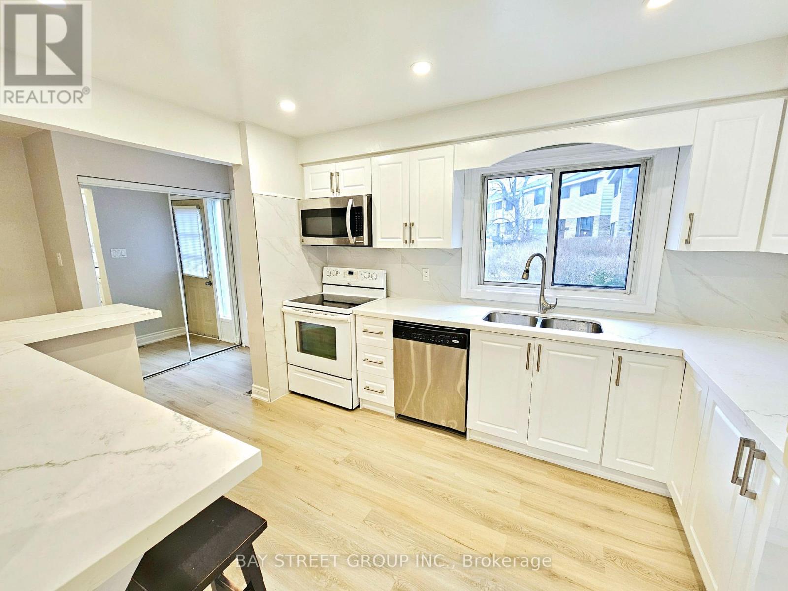 Property at 4 - 2779 GANANOQUE DRIVE image 2