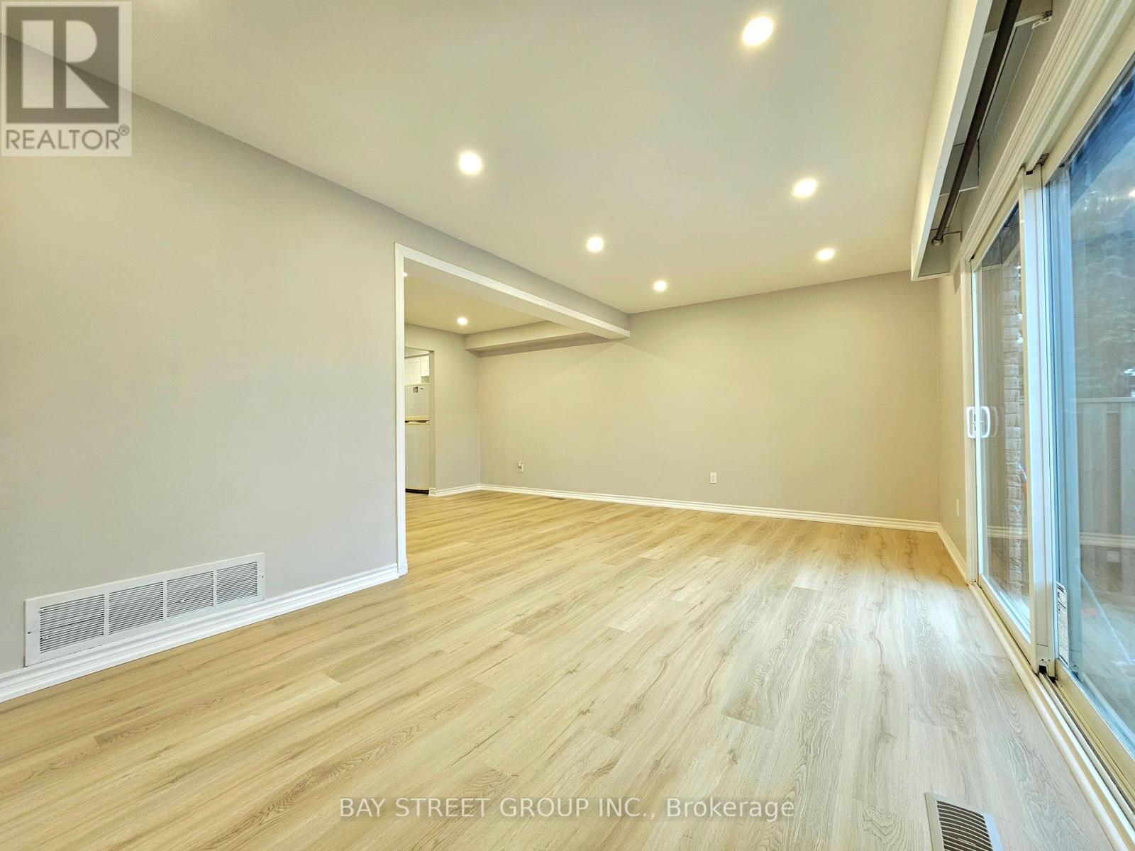 Property at 4 - 2779 GANANOQUE DRIVE image 4