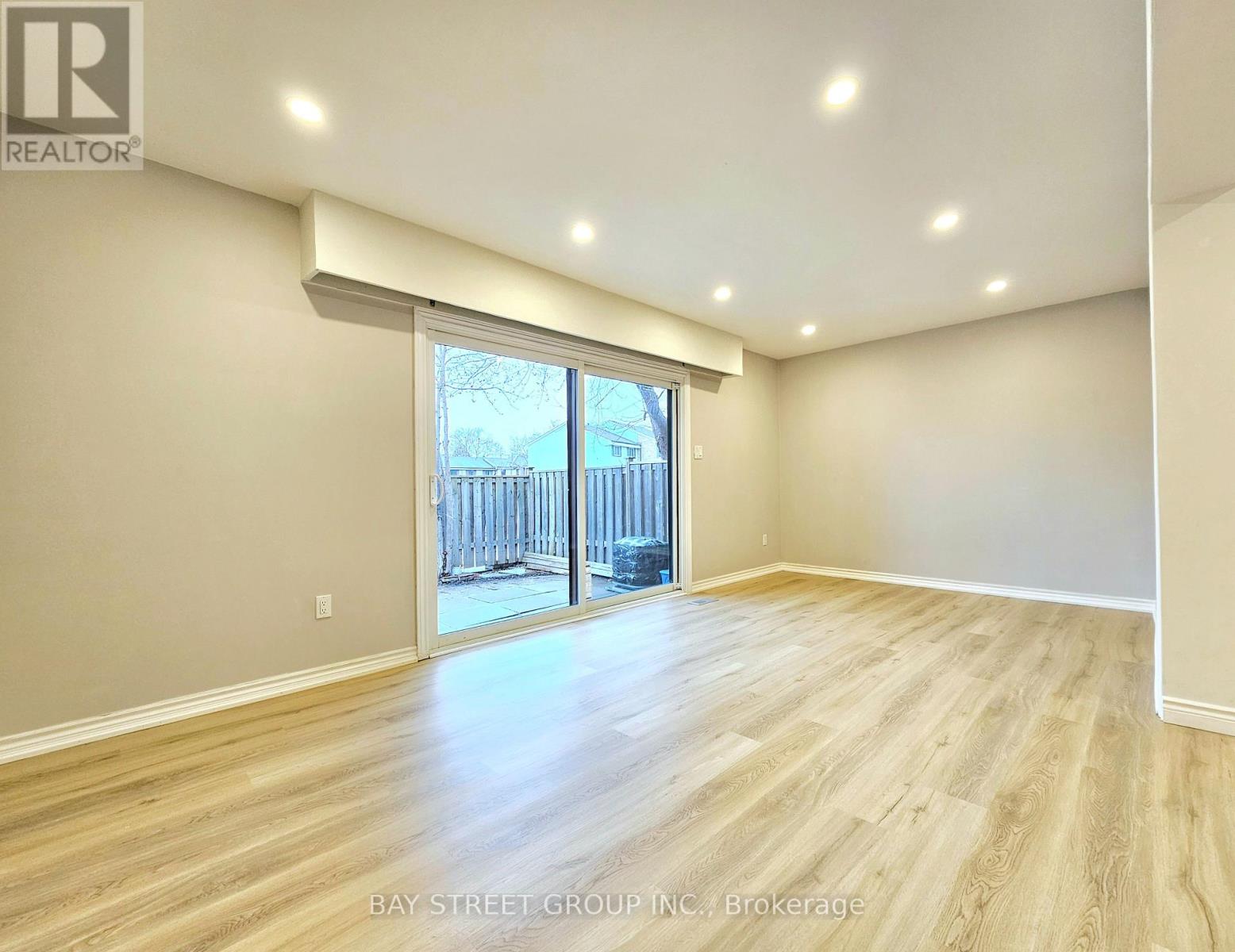 Property at 4 - 2779 GANANOQUE DRIVE image 5