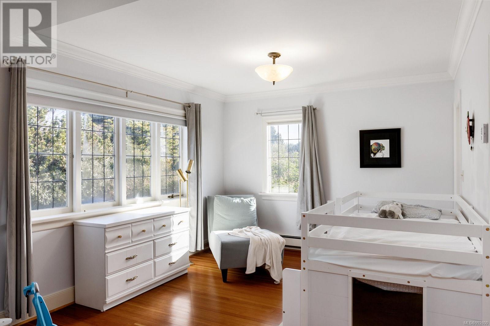 Property at 637 Beach Dr image 5