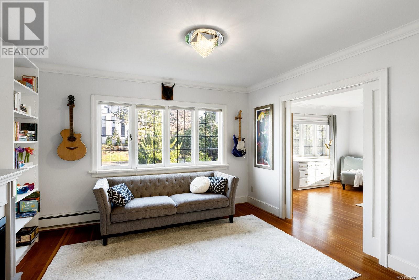 Property at 637 Beach Dr image 3