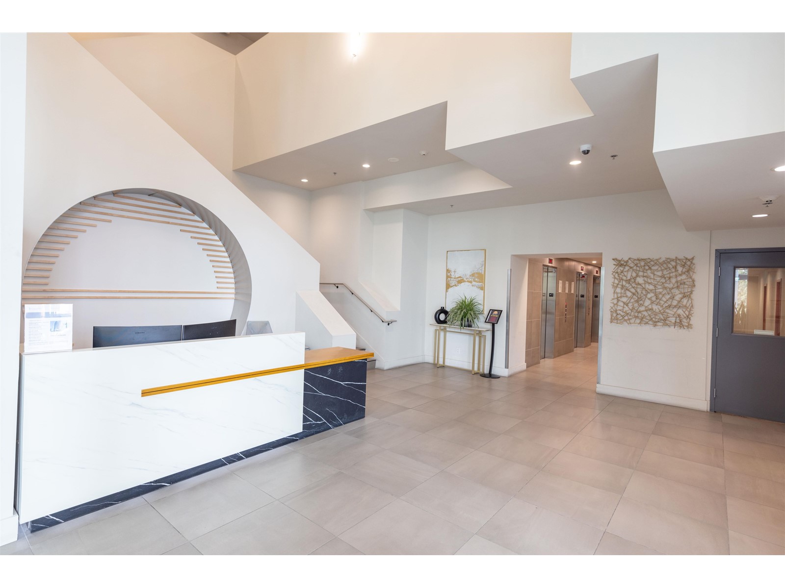 2704 13308 Central Avenue, Surrey, British Columbia  V3T 0M4 - Photo 10 - R2973029