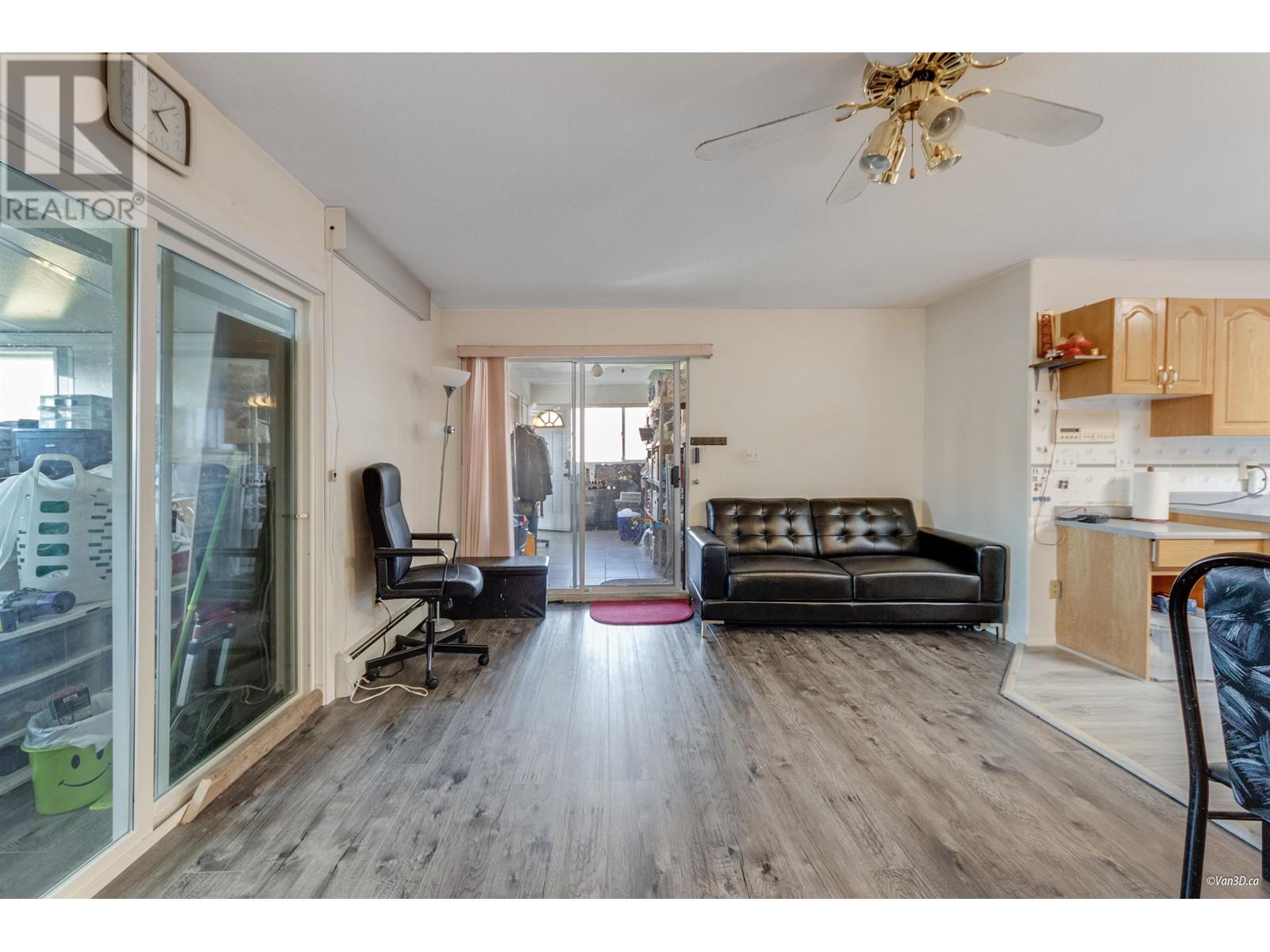 Listing Picture 4 of 31 : 7351 12TH AVENUE, Burnaby / 本拿比 - 魯藝地產 Yvonne Lu Group - MLS Medallion Club Member
