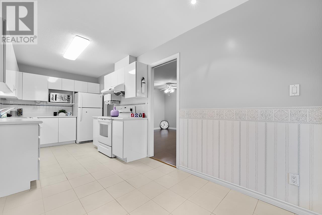 201 5899 Wilson Avenue, Burnaby, British Columbia  V5H 4R9 - Photo 11 - R2982937