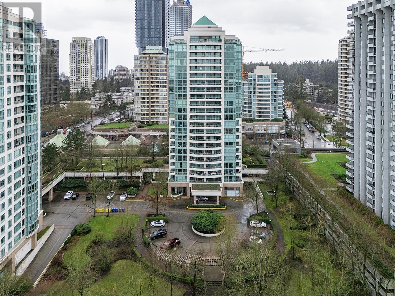 201 5899 Wilson Avenue, Burnaby, British Columbia  V5H 4R9 - Photo 2 - R2982937