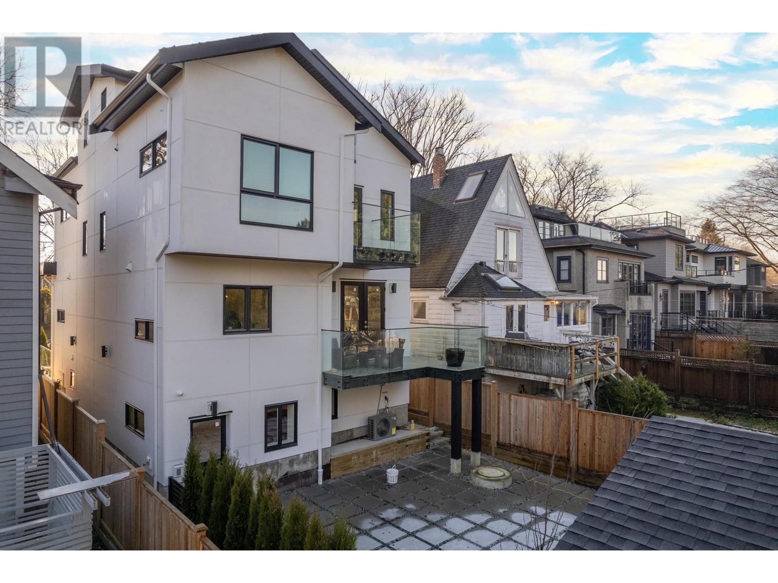 Property at 2 4215 W 13TH AVENUE image 3