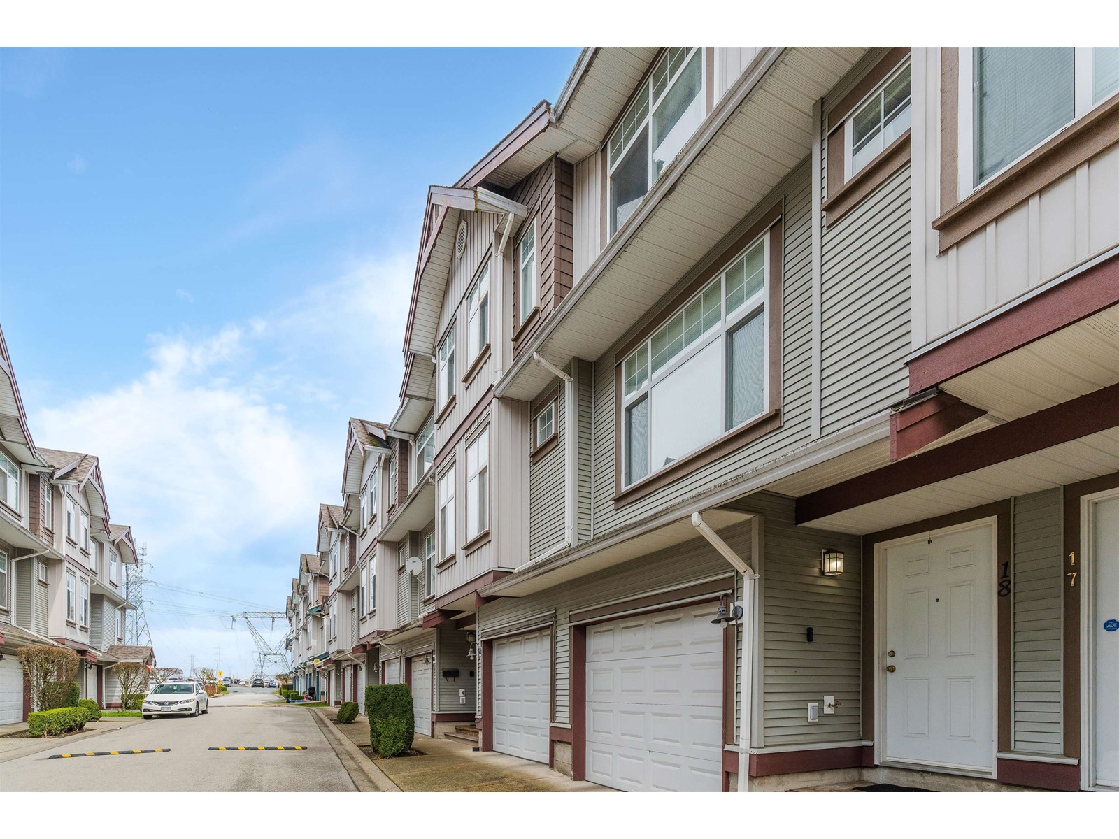 18 12585 72 Avenue, Surrey, British Columbia  V3W 1R9 - Photo 2 - R2981239