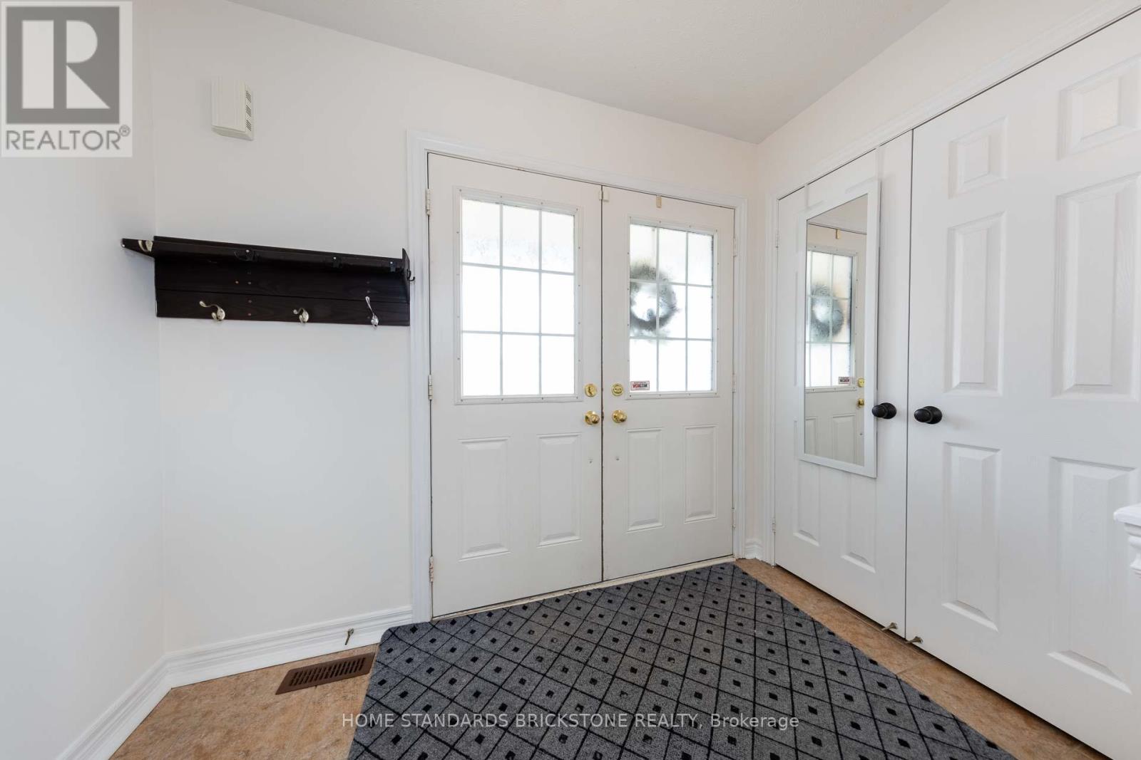 Property at 37 LAKE CRES STREET image 3