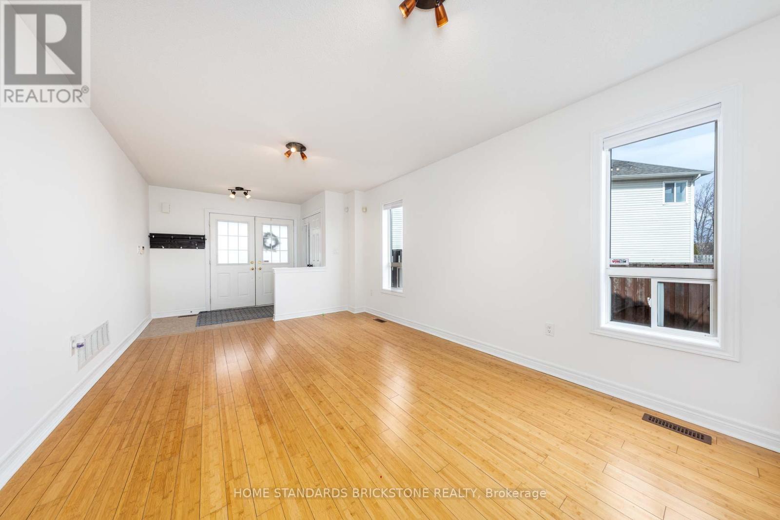 Property at 37 LAKE CRES STREET image 4