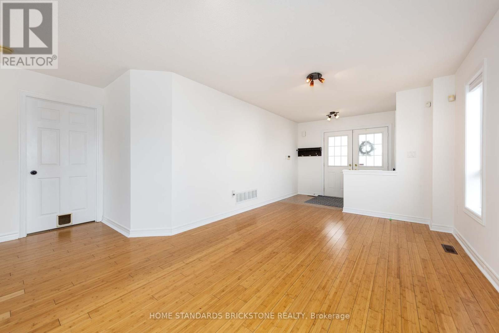 Property at 37 LAKE CRES STREET image 5