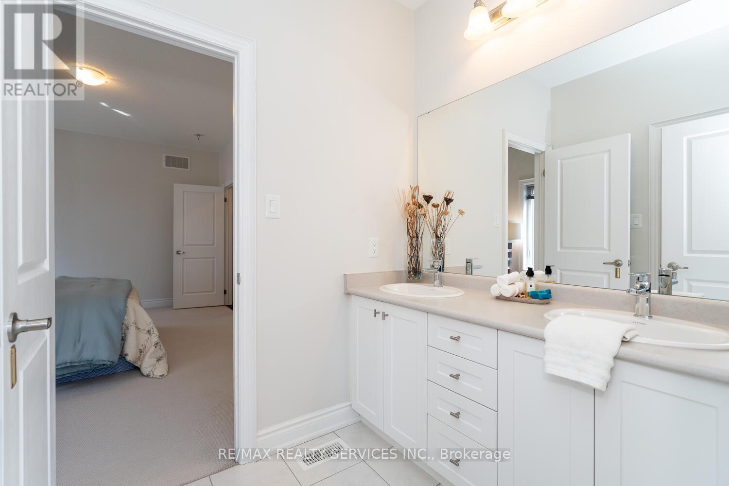 945 Pondcliffe Court, Kitchener, Ontario  N2R 0M9 - Photo 37 - X12046837