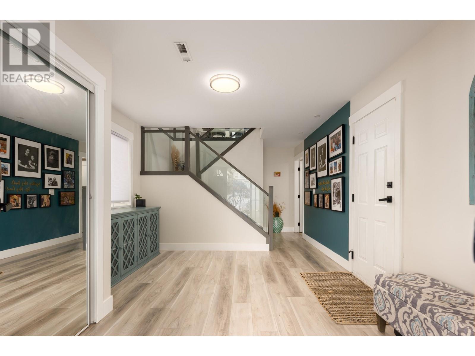 1282 Lincoln Drive, Port Coquitlam, British Columbia  V3B 7J5 - Photo 2 - R2980056