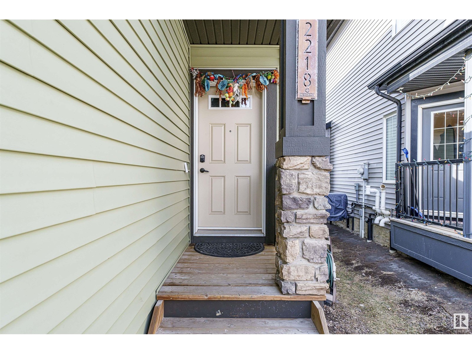 Property at 2218 Casey Cres SW image 4