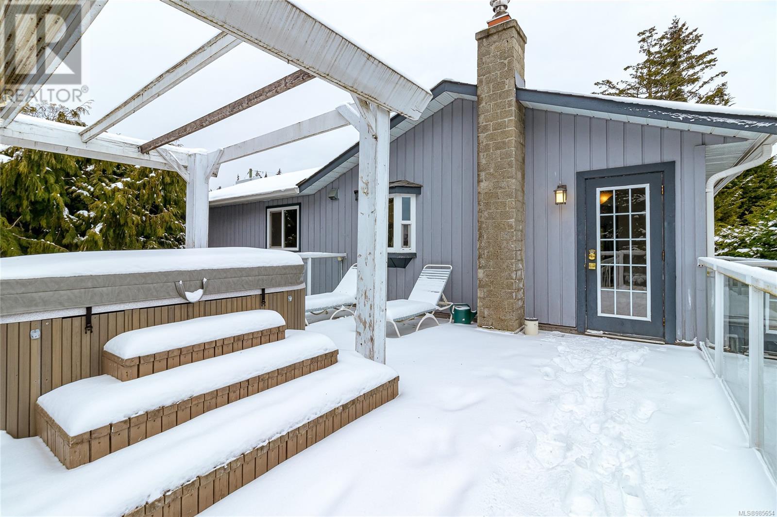 Property at 711 Bexhill Rd image 4