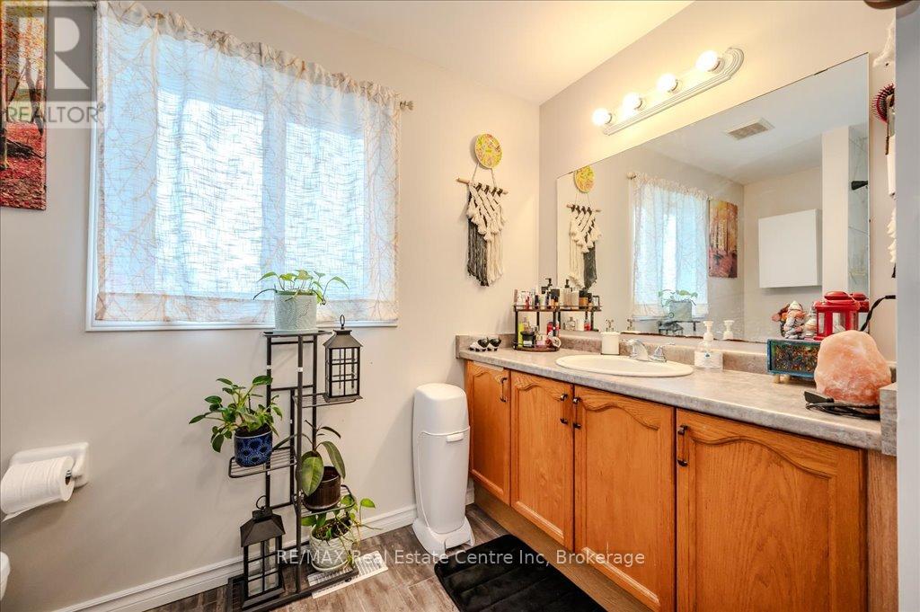 425 Exmoor Street, Waterloo, Ontario  N2K 3X5 - Photo 25 - X12046899