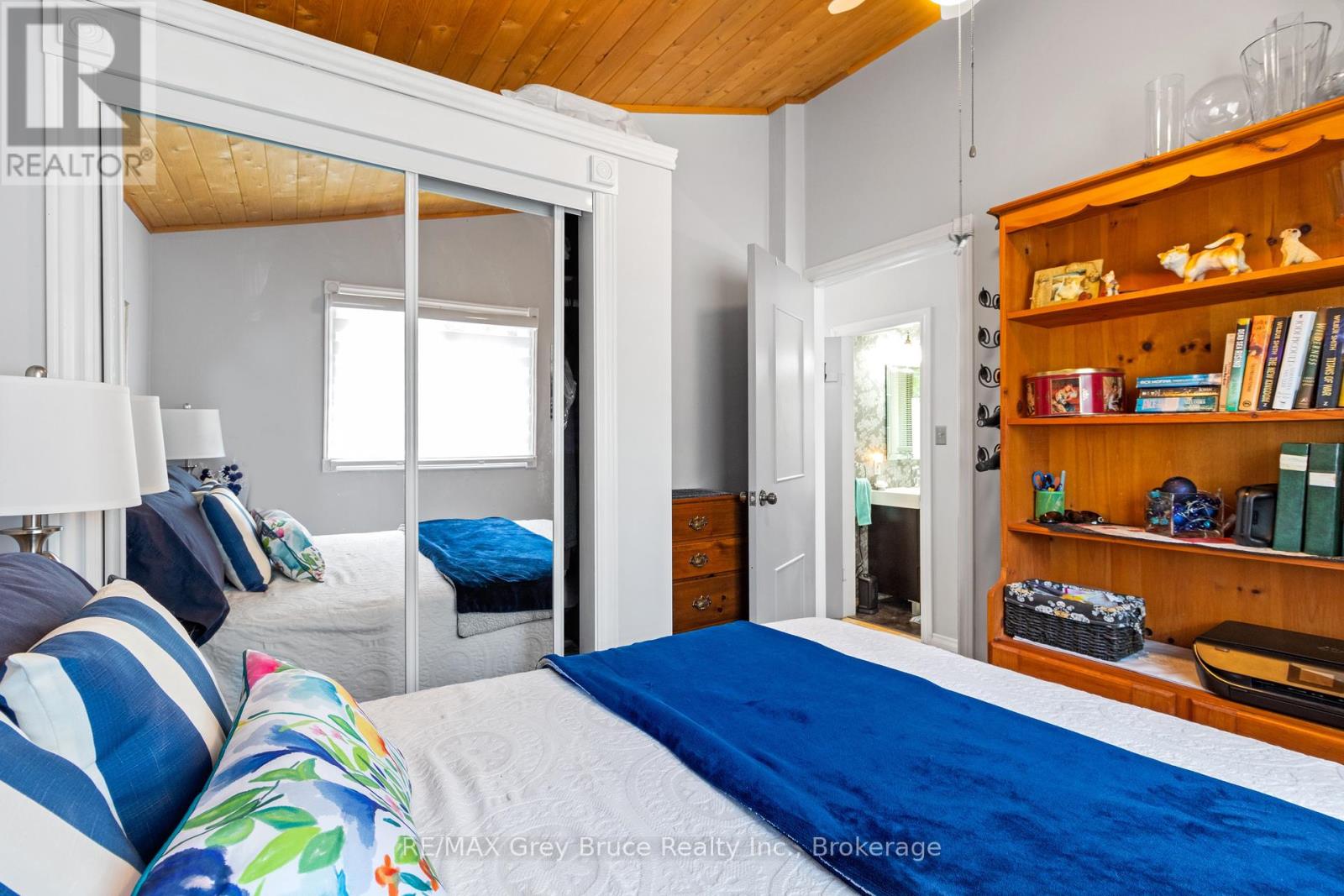 156 Miller Lake Shore Road, Northern Bruce Peninsula, Ontario  N0H 1Z0 - Photo 18 - X12046902