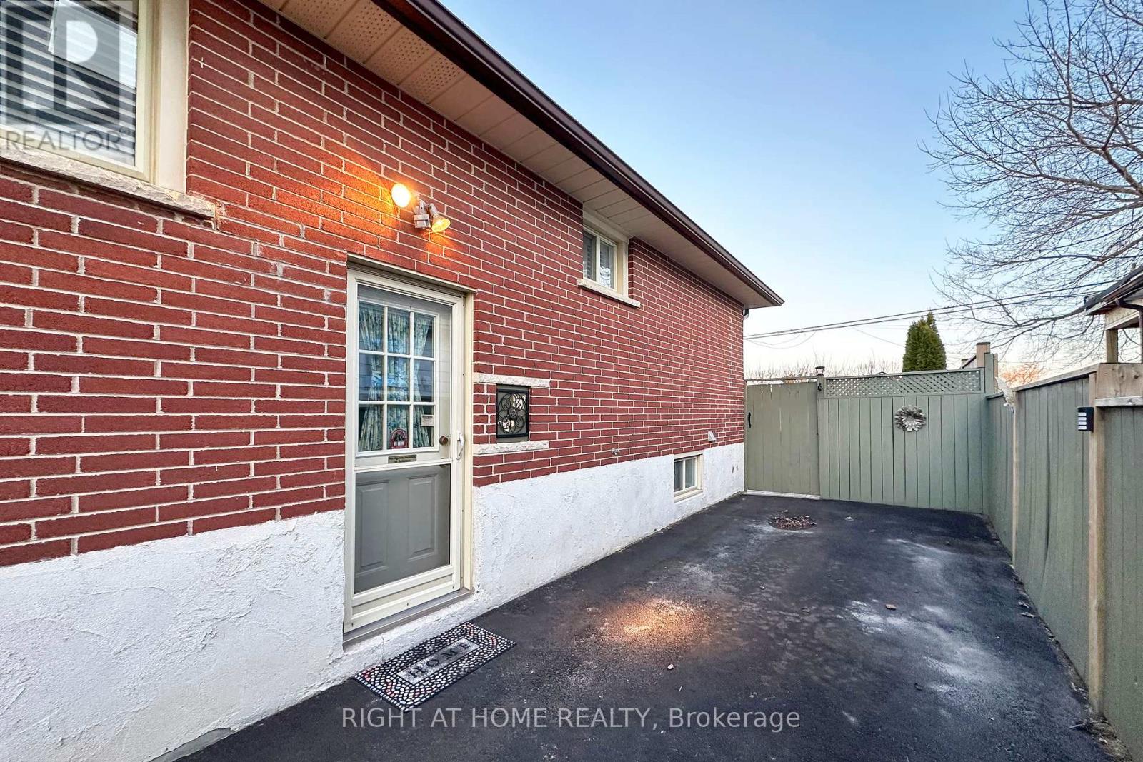 Property at 485 FAIRLEIGH AVENUE image 3