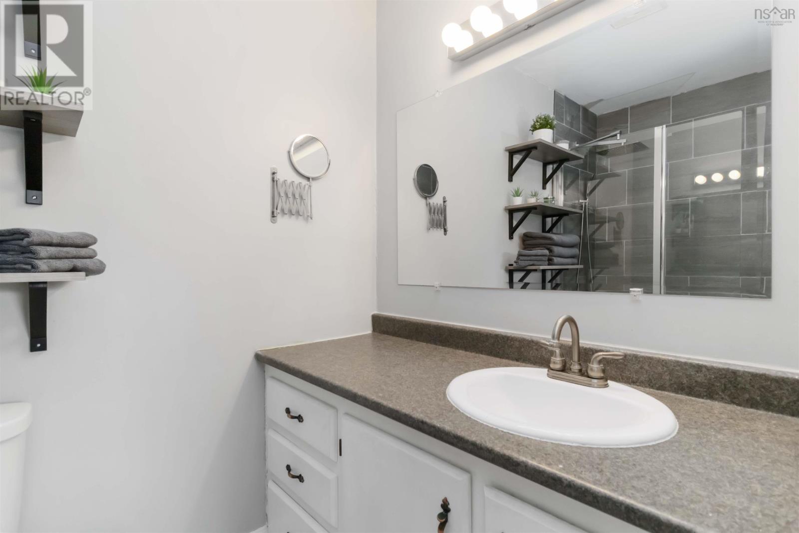 43 Bell Street, Lake Echo, Nova Scotia  B3E 1N3 - Photo 15 - 202506040