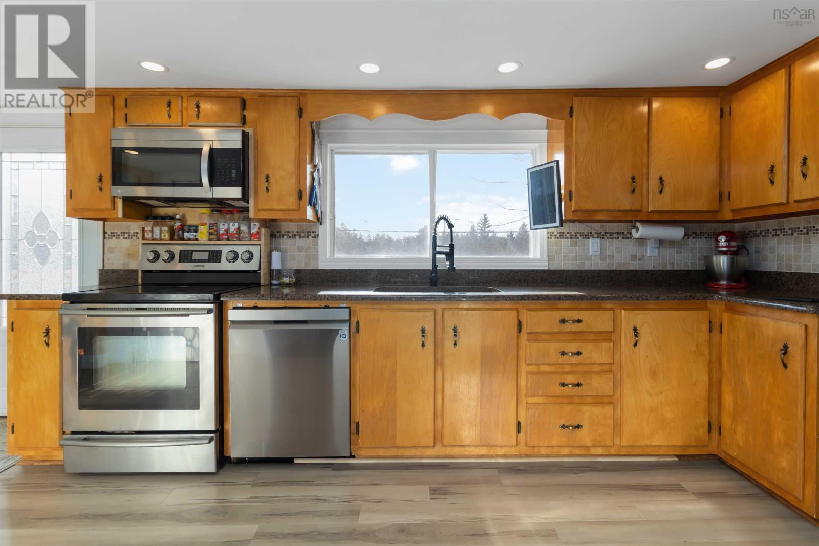 43 Bell Street, Lake Echo, Nova Scotia  B3E 1N3 - Photo 9 - 202506040