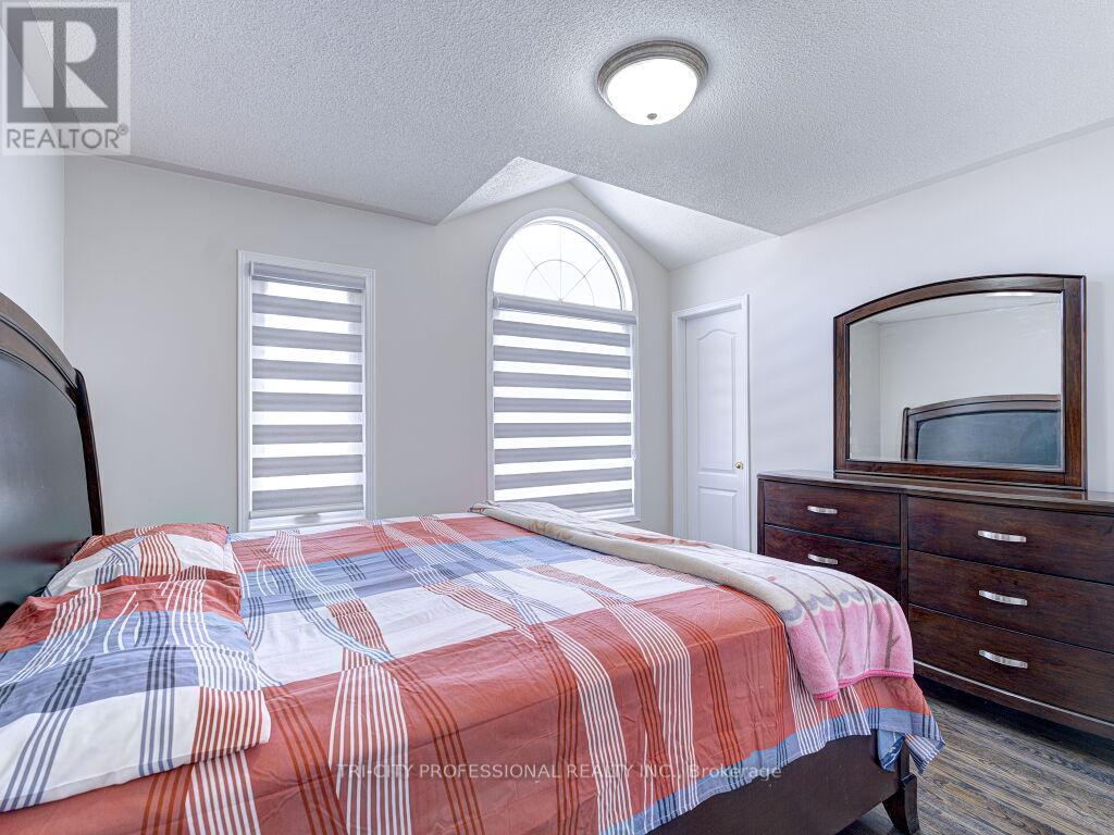 40 Brinkley Drive, Brampton, Ontario  L7A 1G9 - Photo 22 - W12046939
