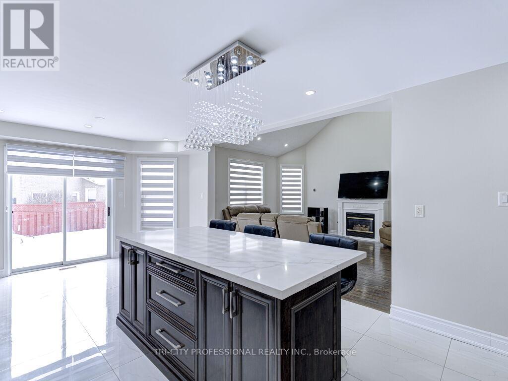 40 Brinkley Drive, Brampton, Ontario  L7A 1G9 - Photo 8 - W12046939