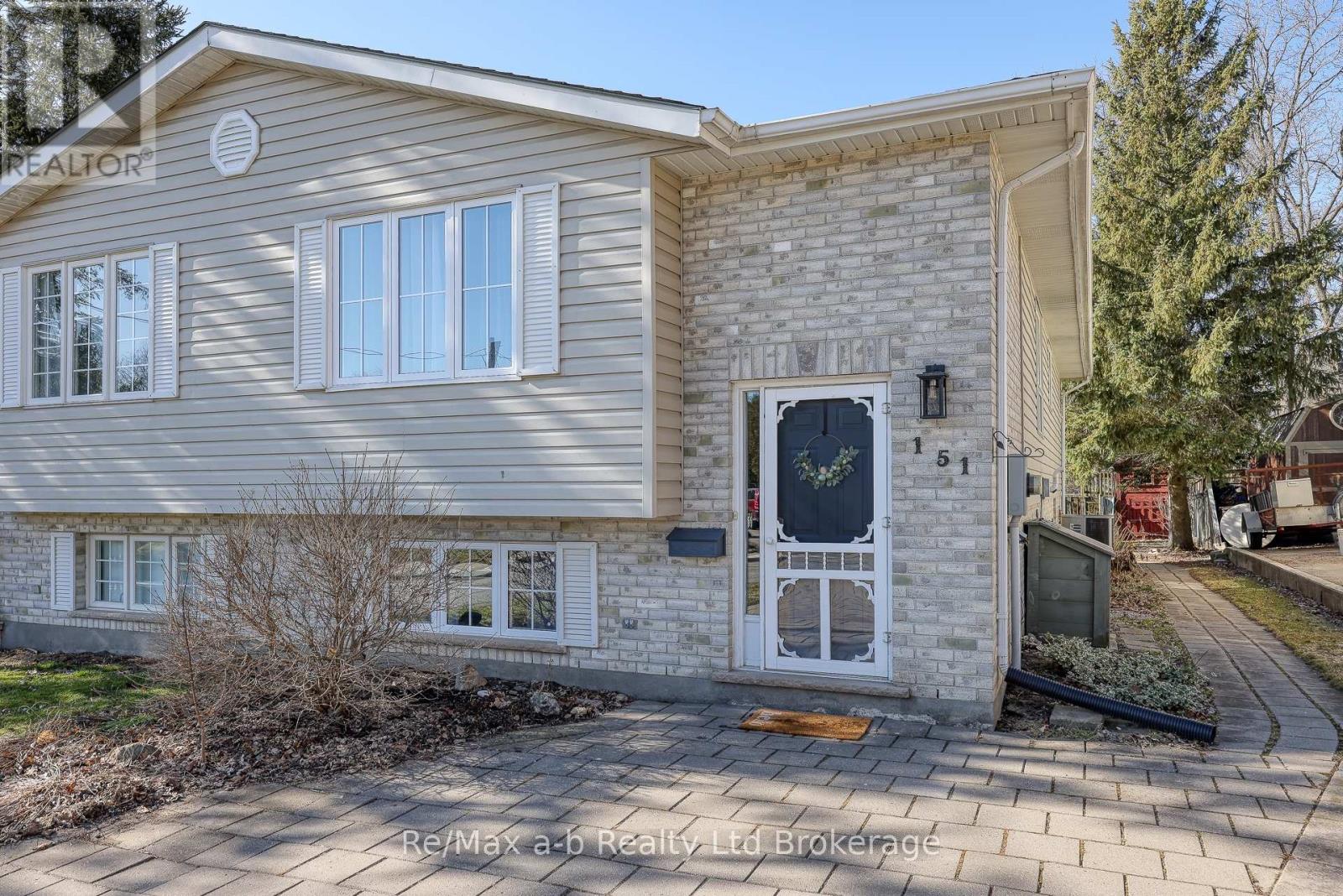 Property at 151 BRUCE STREET image 3