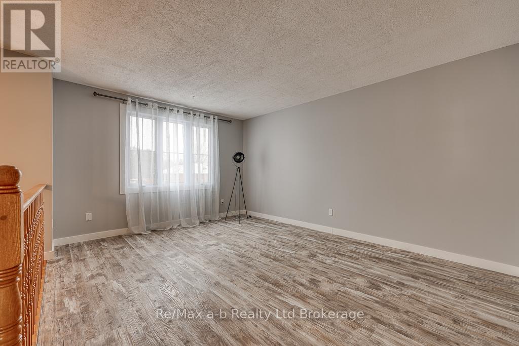 Property at 151 BRUCE STREET image 5