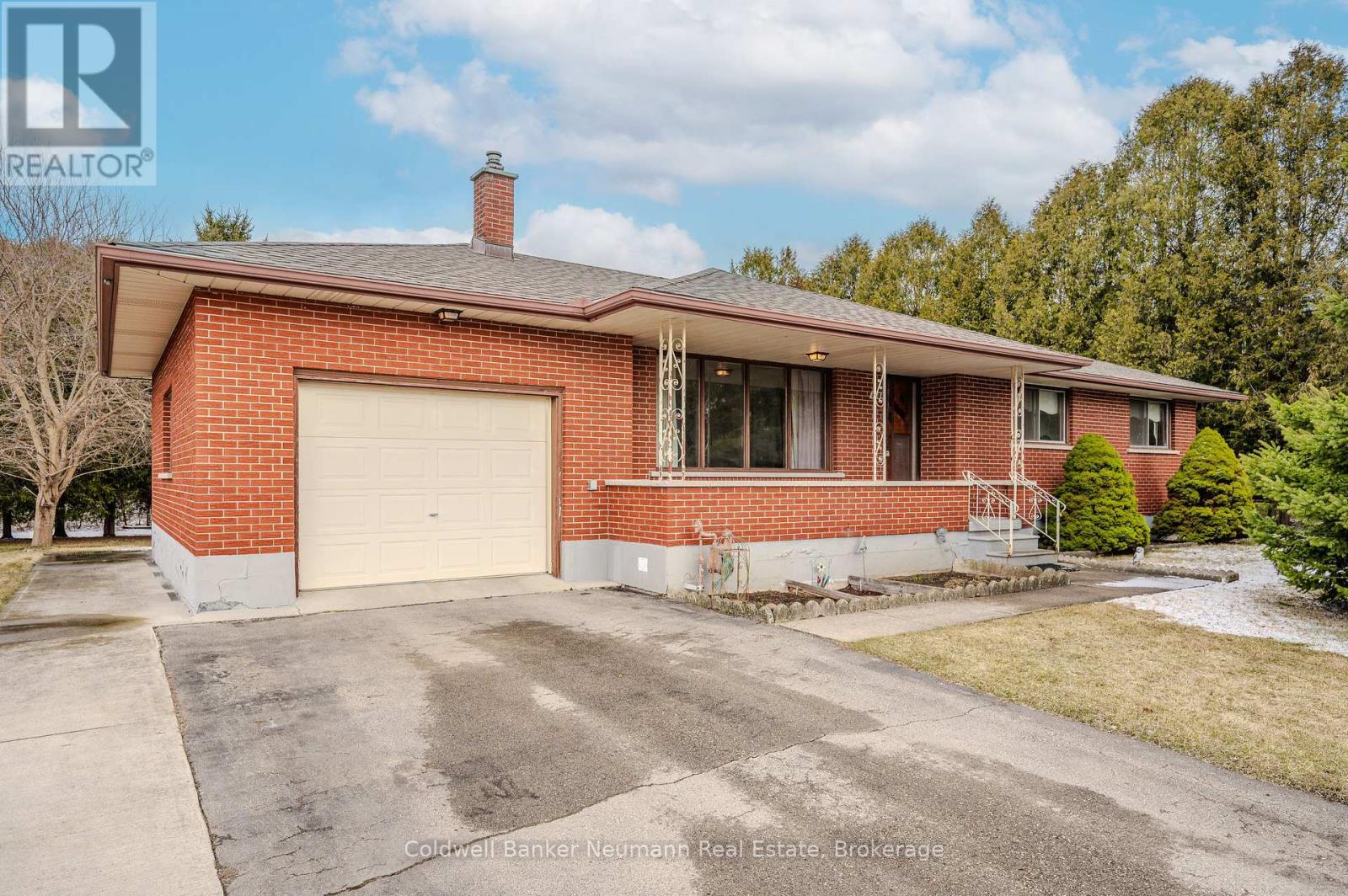 108 Fleming Road, Guelph, Ontario  N1E 6X4 - Photo 2 - X12046950