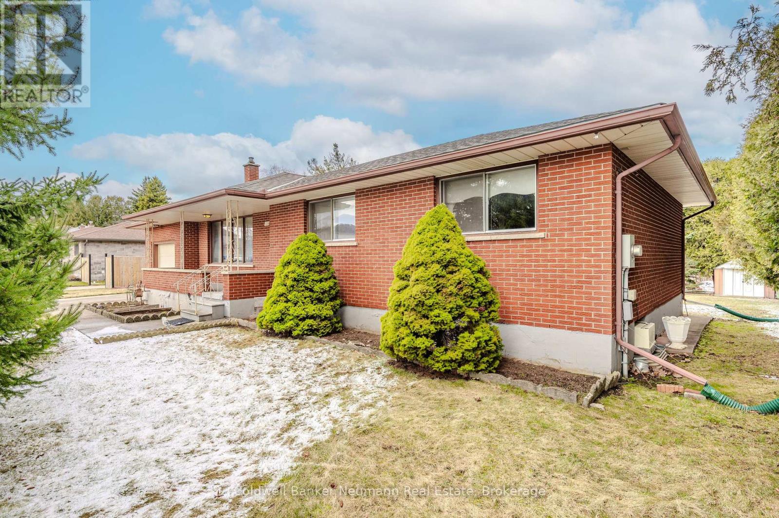 108 Fleming Road, Guelph, Ontario  N1E 6X4 - Photo 4 - X12046950