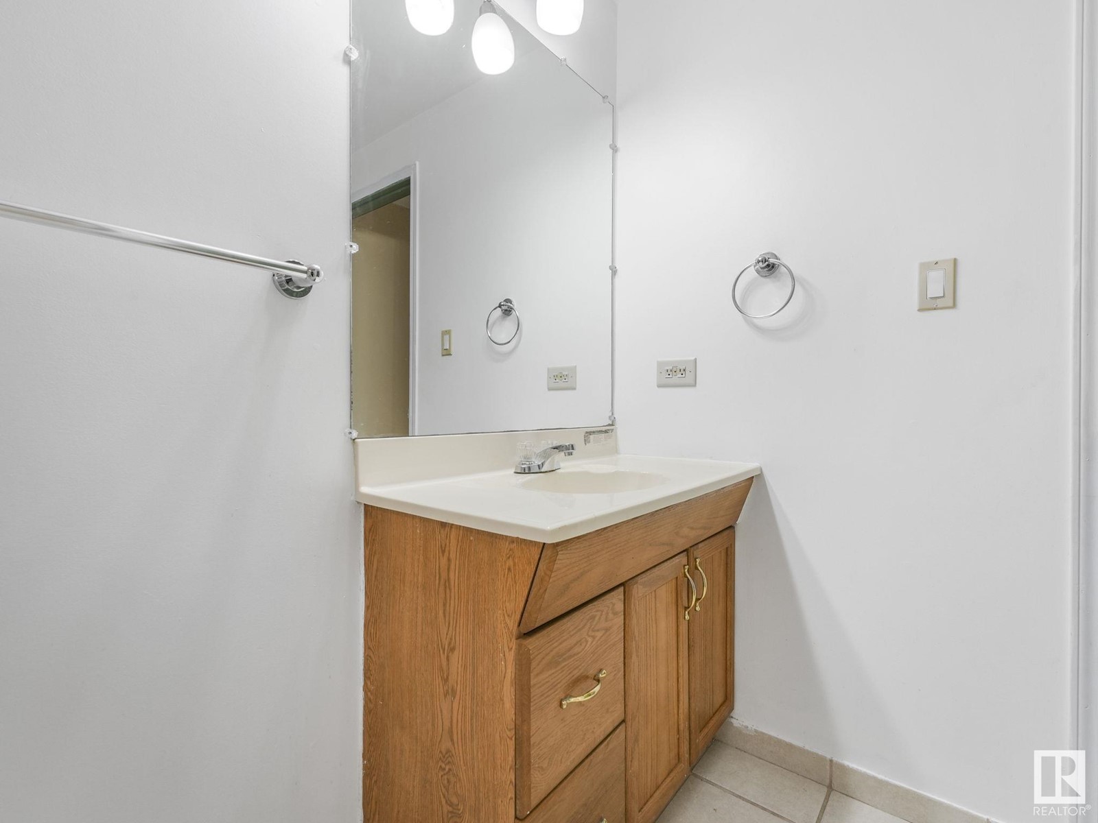 Property at 4703 43 AV NW image 3
