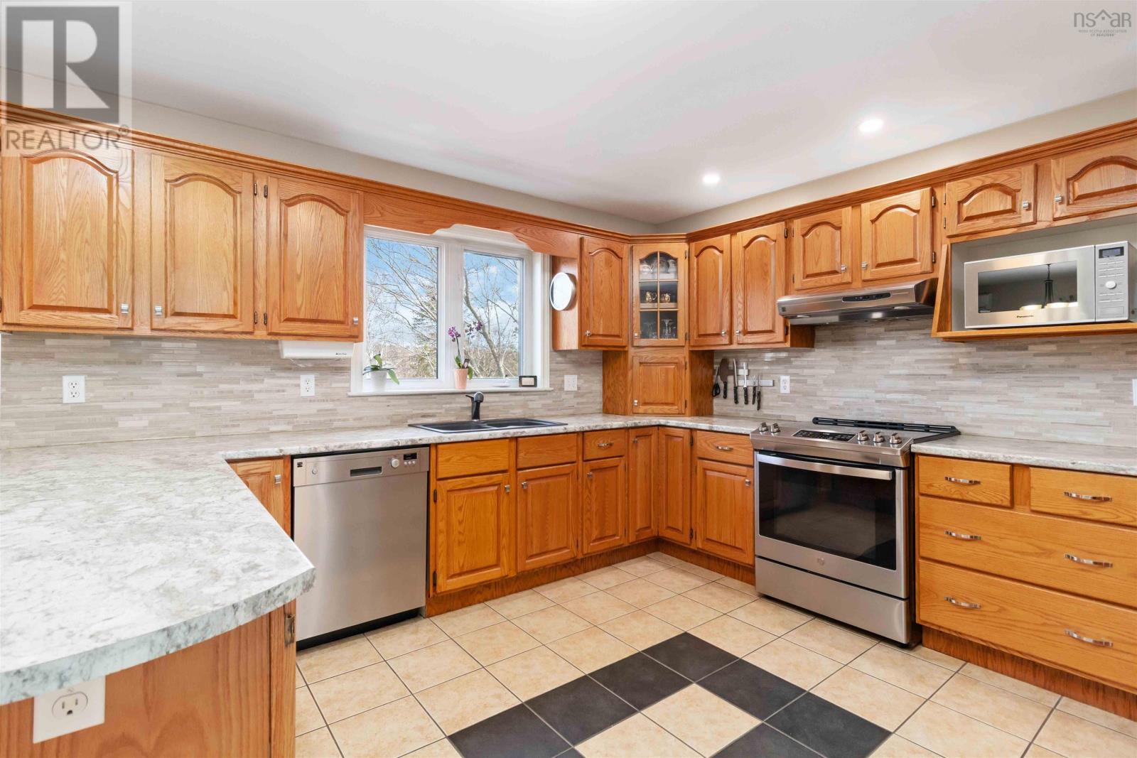 32 Hillview Drive, Dartmouth, Nova Scotia  B2W 6J2 - Photo 20 - 202506062