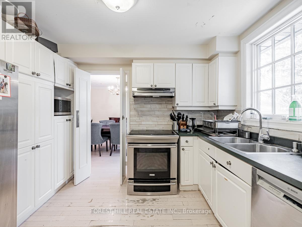<div class="slider-price">$2,980,000</div><p>37 Abbeywood Trail, Toronto, Ontario</p>