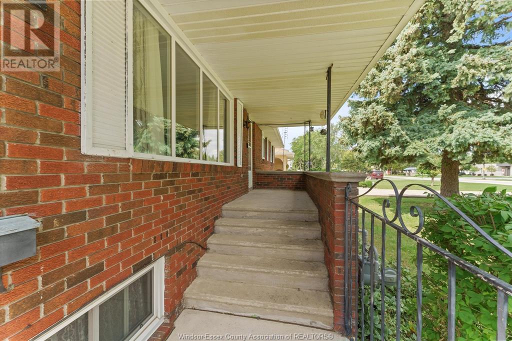 Property at 331 SIMCOE STREET image 5