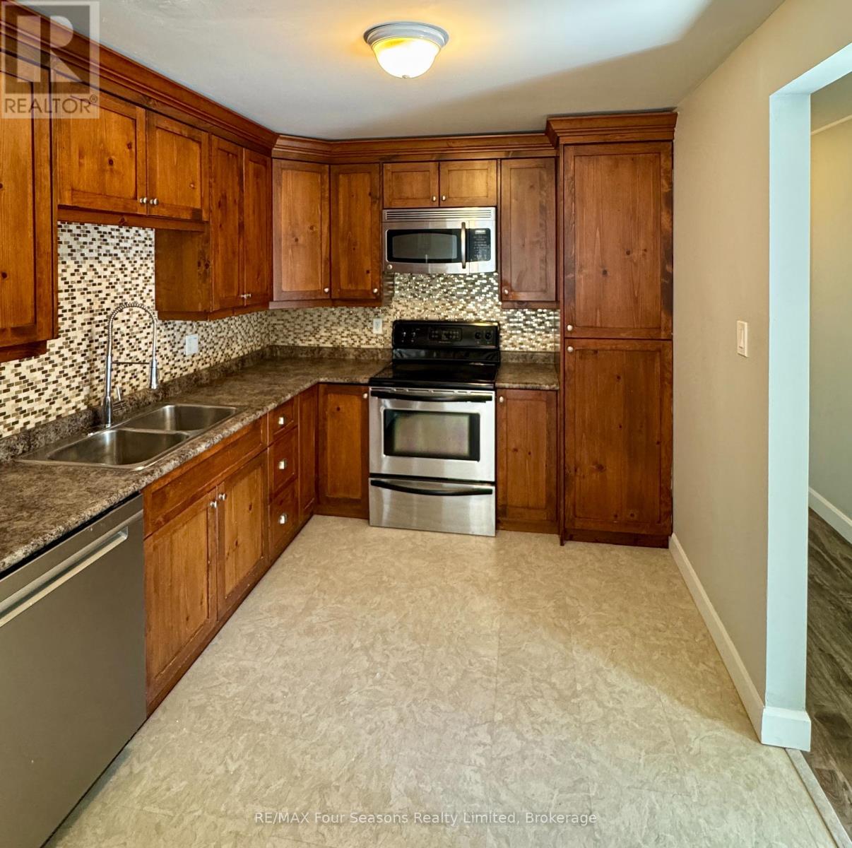 Upper - 19 Godden Street, Collingwood, Ontario  L9Y 4S5 - Photo 5 - S12046982