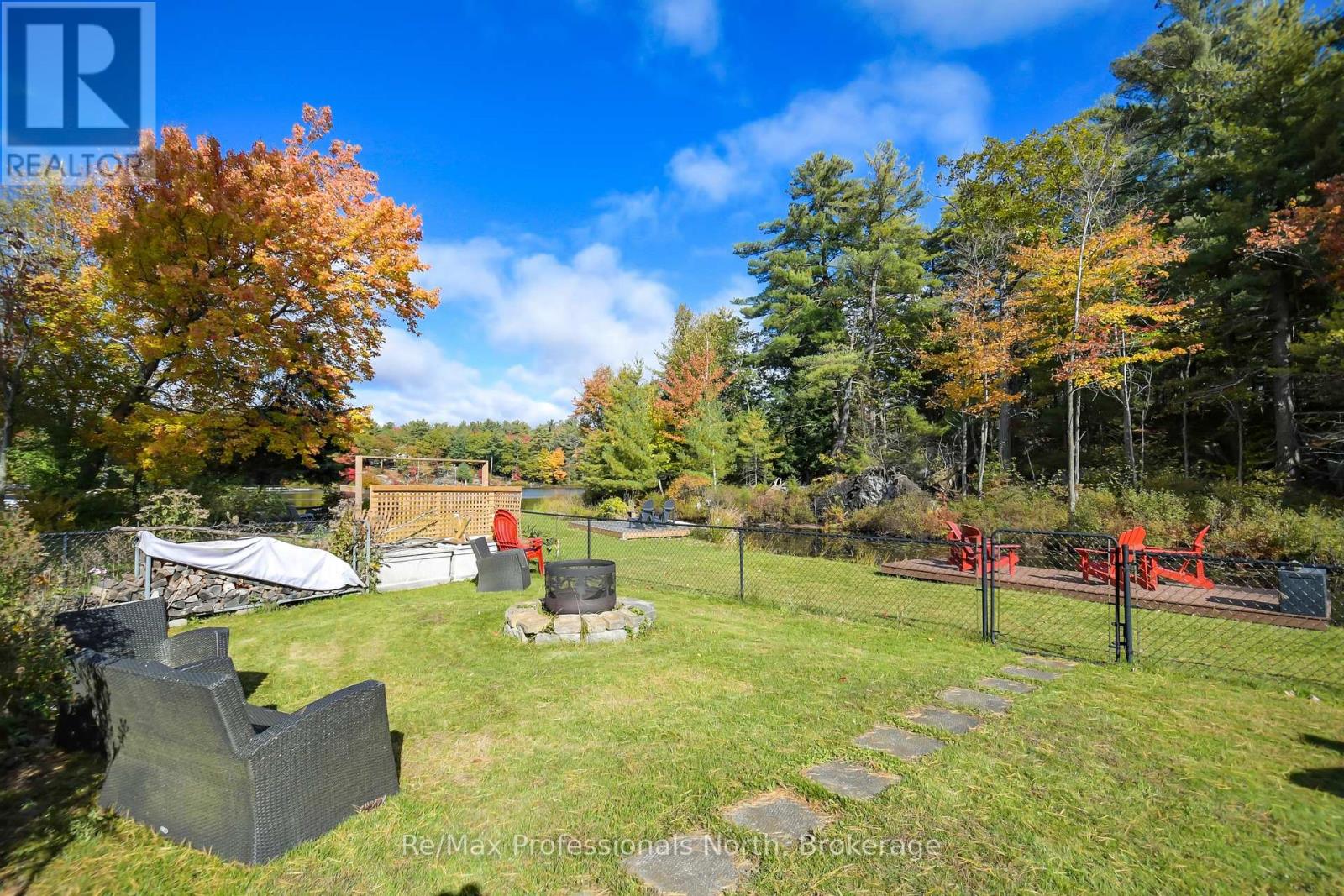 Property at 324 BETHUNE DRIVE N image 2