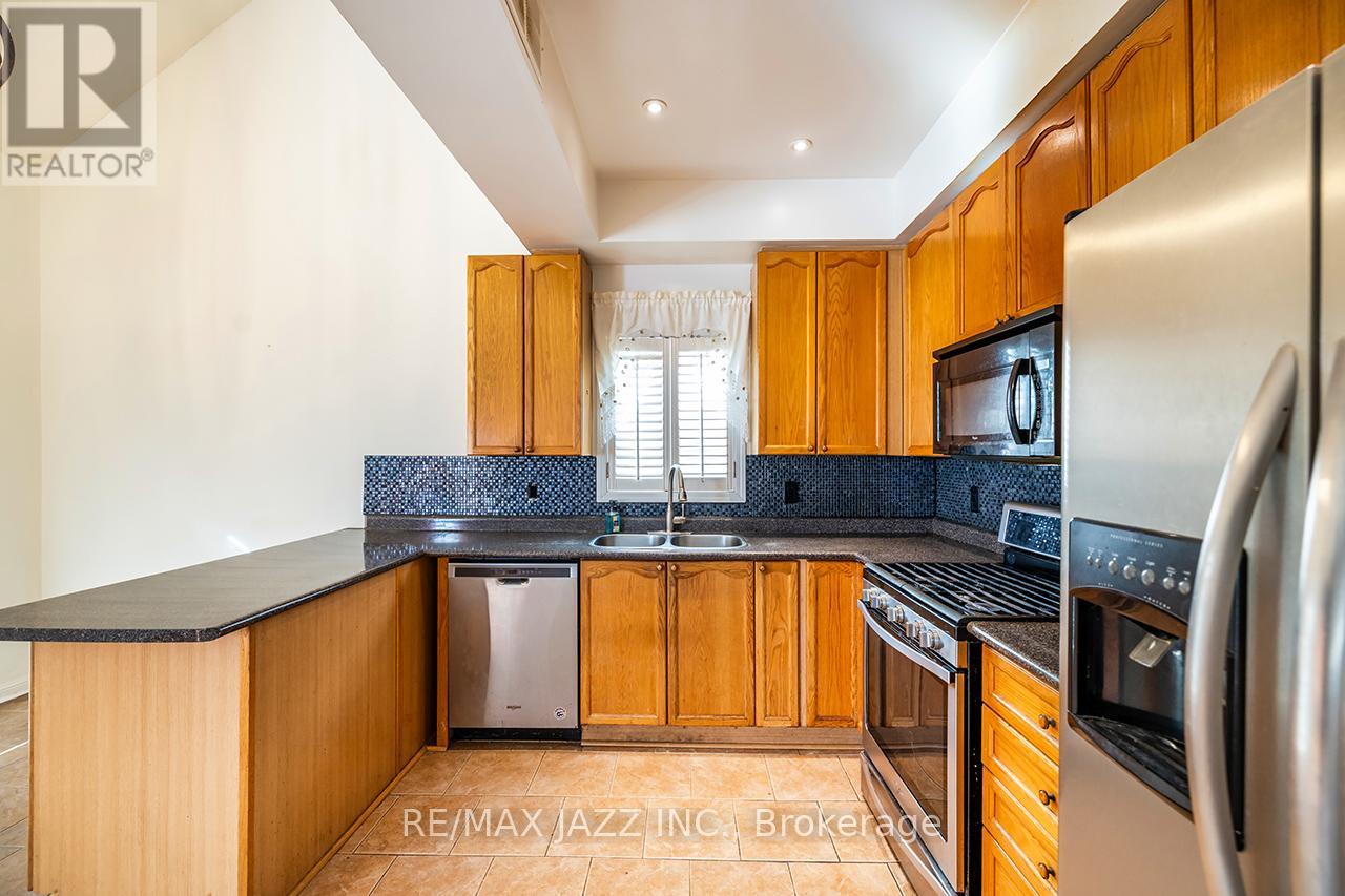 9 Tom Edwards Drive, Whitby, Ontario  L1R 2R4 - Photo 10 - E12037711