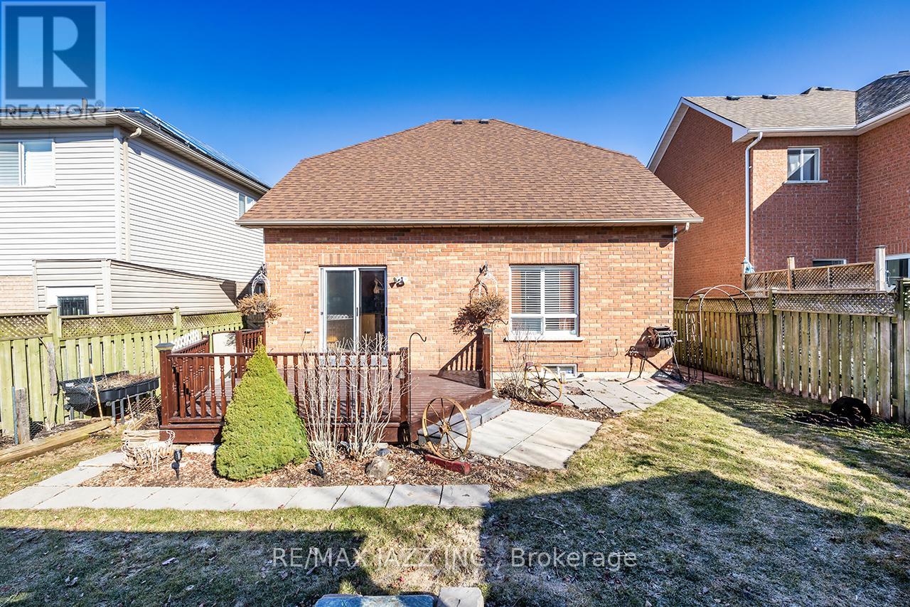 9 Tom Edwards Drive, Whitby, Ontario  L1R 2R4 - Photo 40 - E12037711