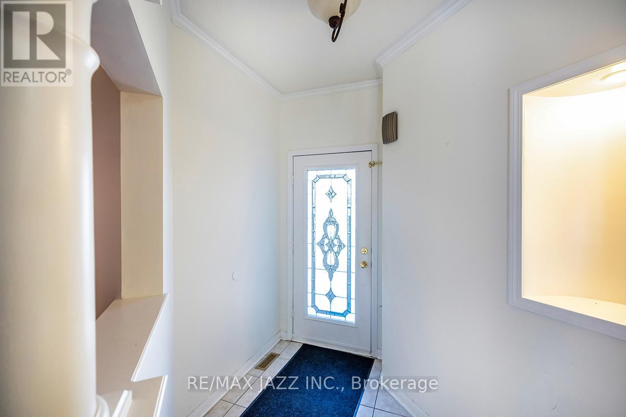 9 Tom Edwards Drive, Whitby, Ontario  L1R 2R4 - Photo 8 - E12037711